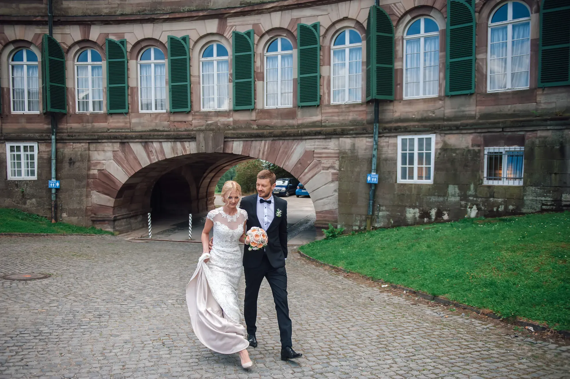 Zeremonie im Bergpark Wilhelmshöhe — Trauung vor historischer Kulisse