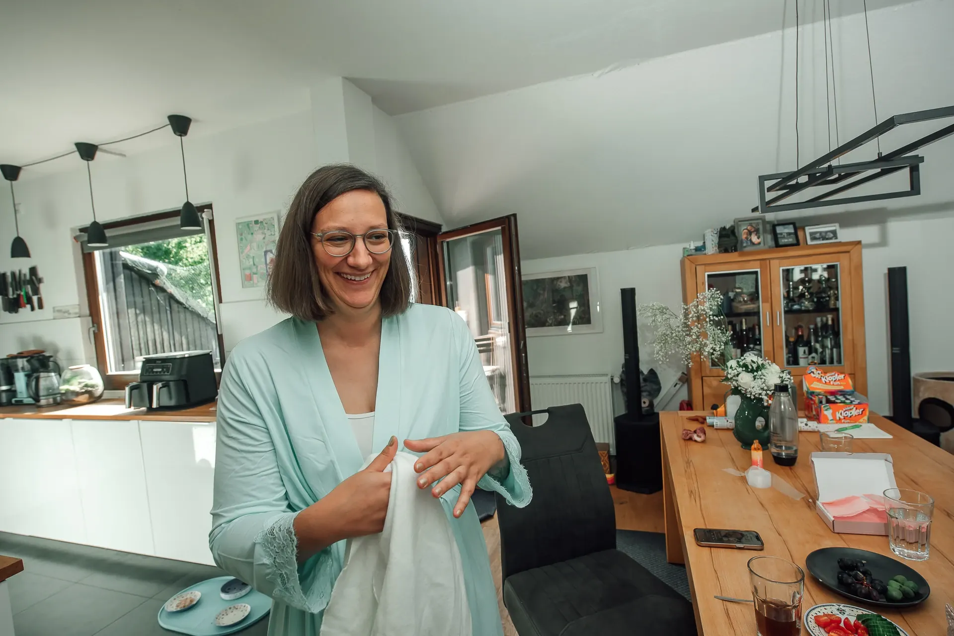 Braut im Spiegel — emotionaler Moment der Vorbereitung, Schloss Berlepsch