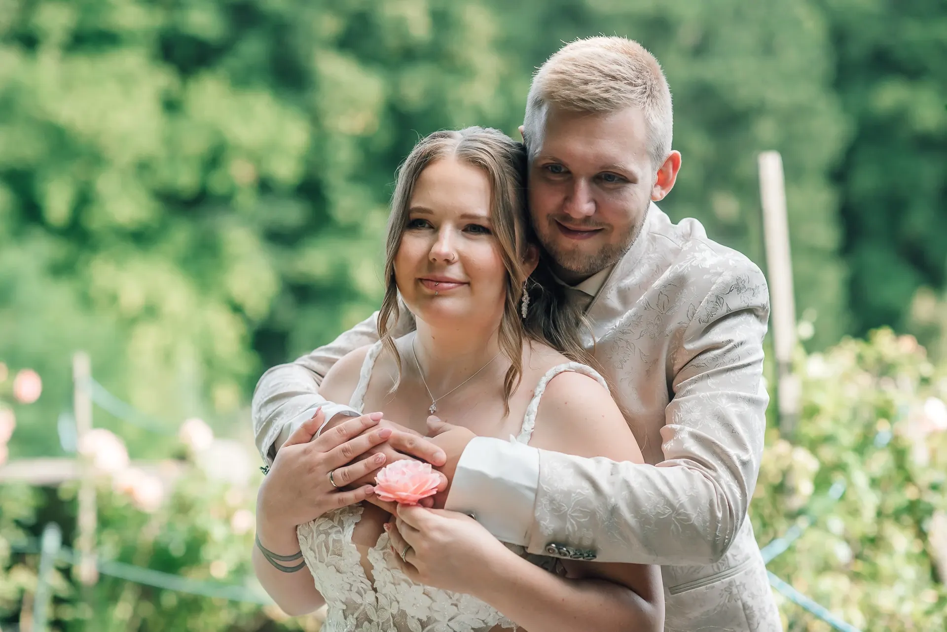 Letztes Bild des Tages — Brautpaar, Schloss Berlepsch, Sommerhochzeit