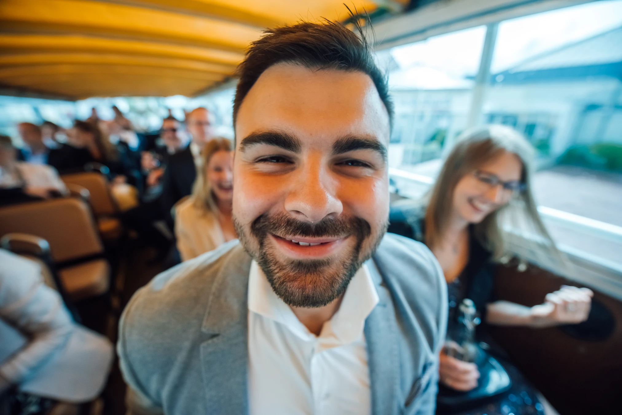 Ausgelassene Party im Bus — Hochzeit Göttingen