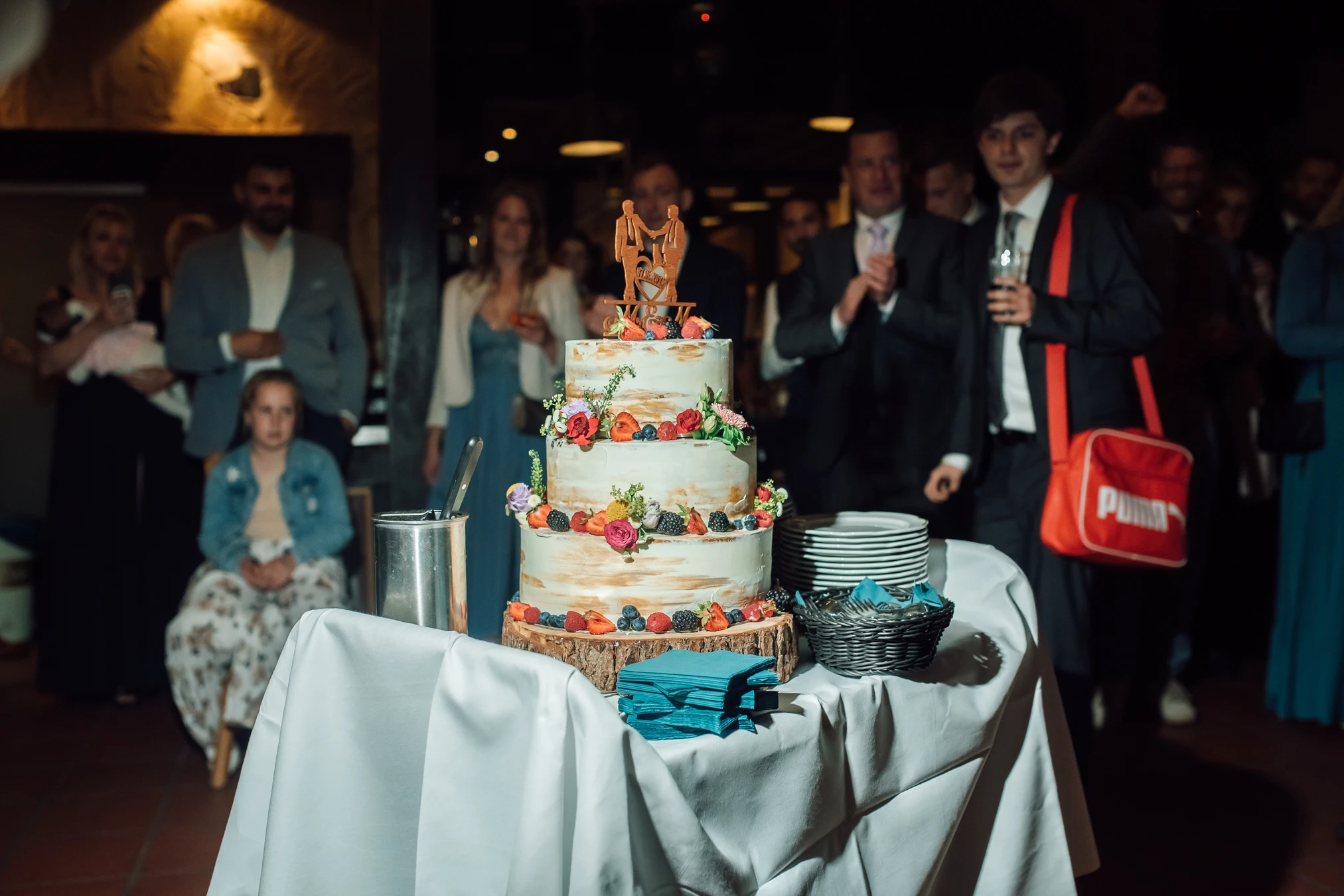 Gäste tanzen und feiern — Hochzeit S. & G.