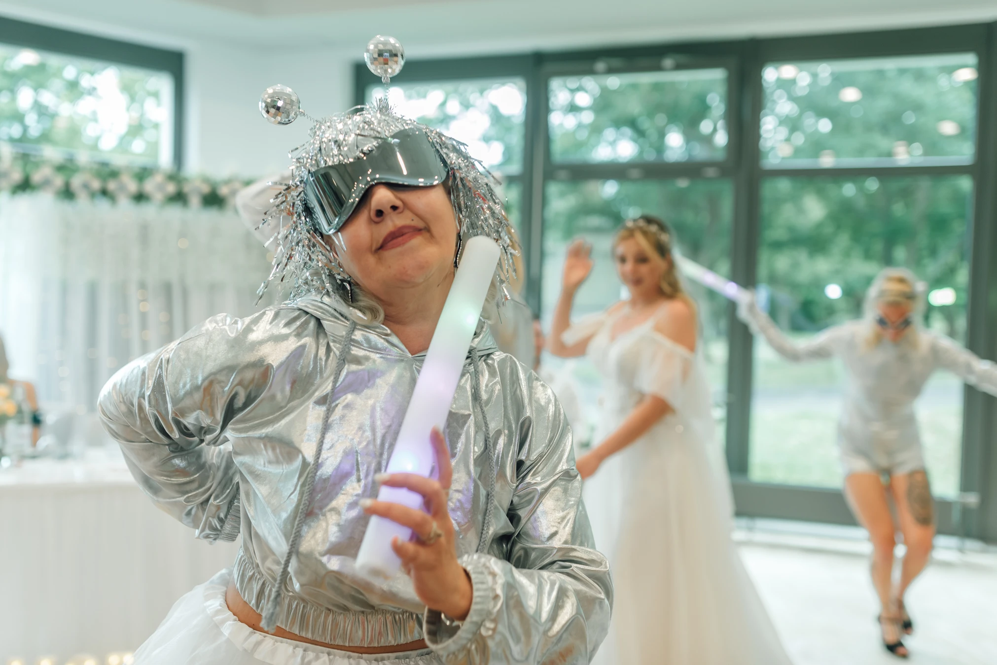 Stille Zweisamkeit inmitten der Feier — Hochzeit Schauenburg